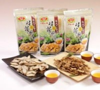 本產品採精選新鮮天然牛蒡(不 去皮營養高) ，以最新科技輔以古法精製而成。 適男女老少飲(食)用，絕無食品 添加物，無副作用，長期飲用效益良多
